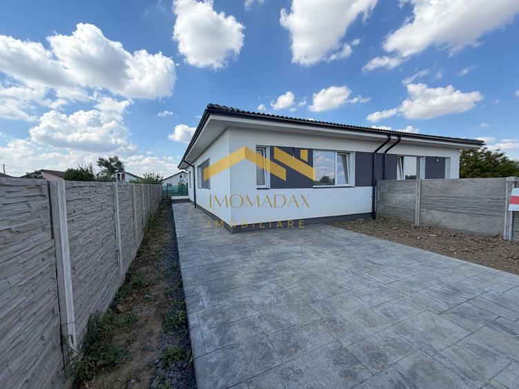 Duplex cu 3 camere cu Canalizare în Bucovăț (Remetea Mare)