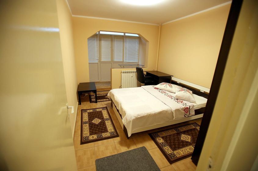 Apartament cu 3 camere decomandat în Drumul Taberei