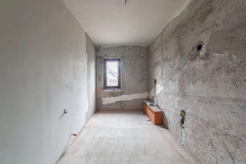 Casă cu Teren 800 Mp în Mărăcineni