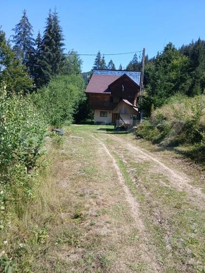 Casă cu 4 camere cu Teren 1002 Mp în Deal