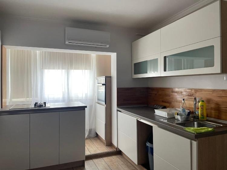 Apartament cu 3 camere semidecomandat, mobilat în Sebastian
