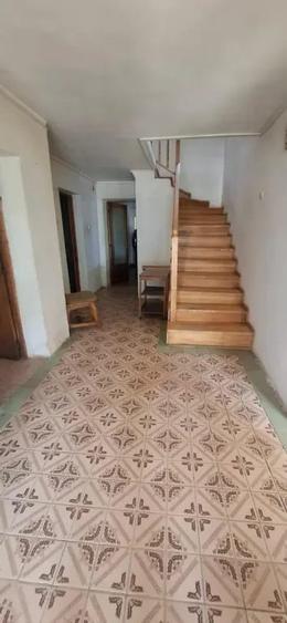 Casă cu 5 camere în Vulcana-Pandele