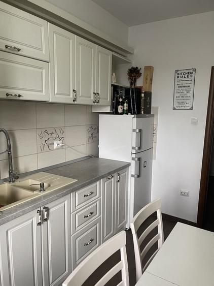 Apartament cu 2 camere decomandat în Baza 3
