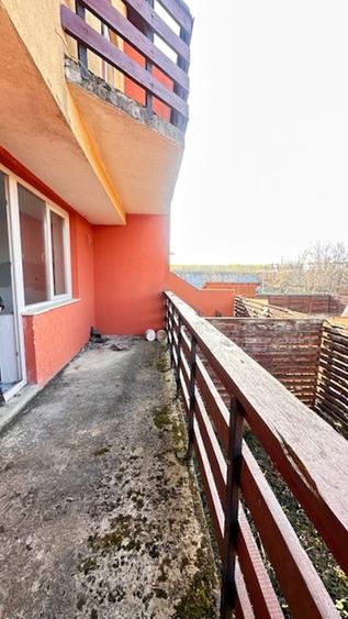 Duplex cu 4 camere cu Canalizare în Exterior Vest