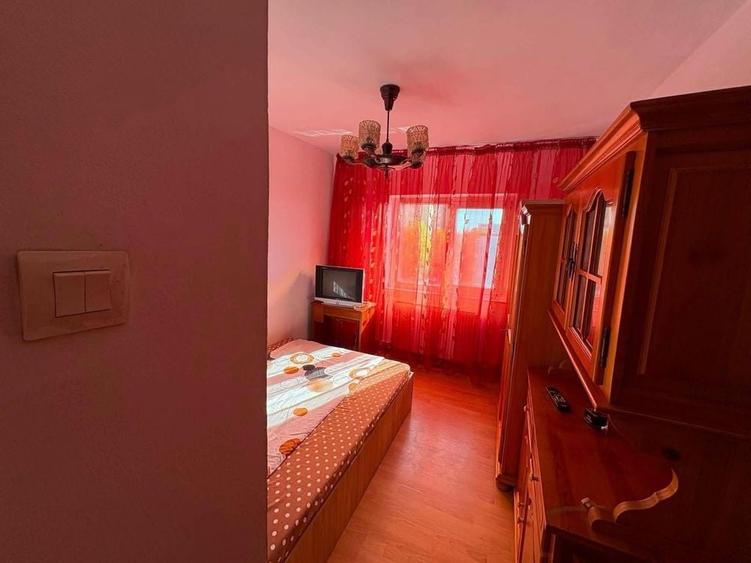 Apartament cu 4 camere decomandat în Central