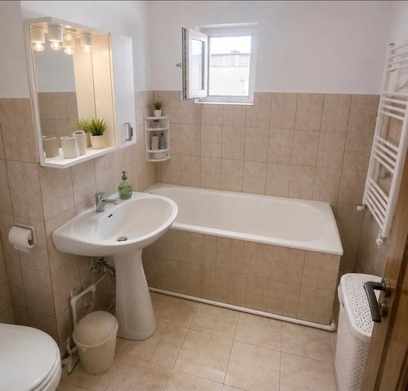 Apartament cu 2 camere decomandat, mobilat în Poarta 6