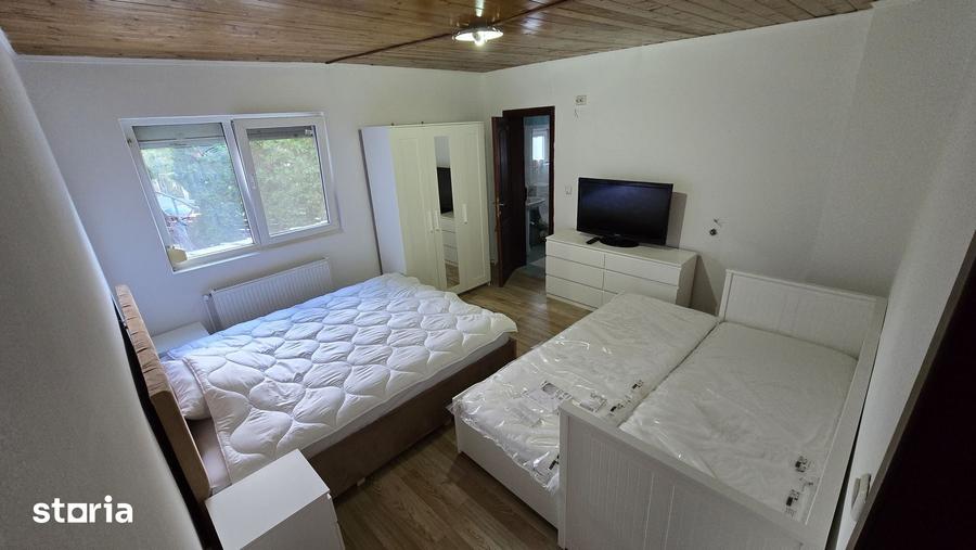 Casă cu 8 camere decomandat cu Teren 270 Mp în Poiana Țapului