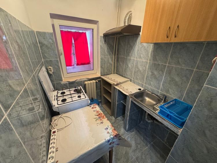 Garsonieră decomandată, mobilată în Far