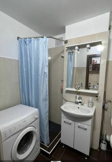 Garsonieră decomandată în UTA