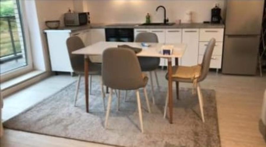 Apartament cu 3 camere semidecomandat, mobilat în Exterior Nord