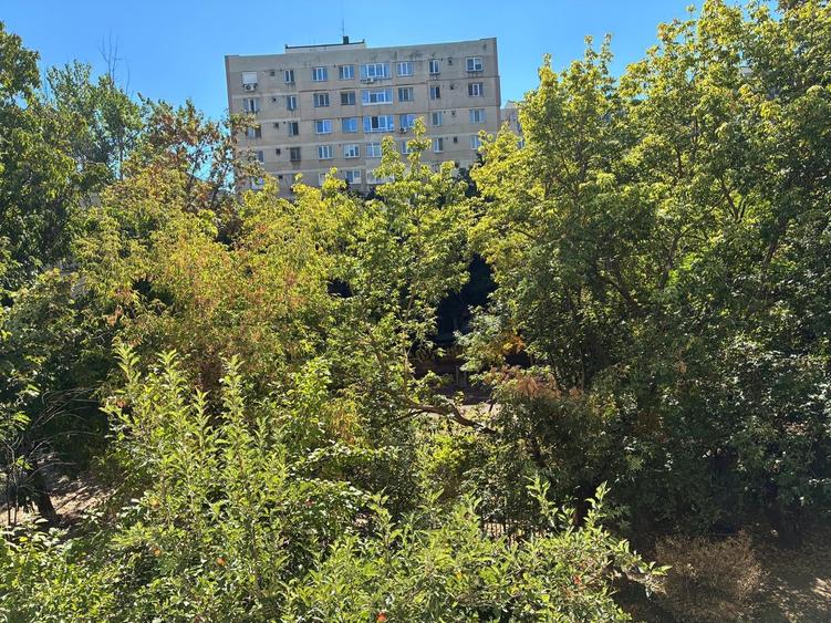 Apartament cu 3 camere semidecomandat în Drumul Taberei