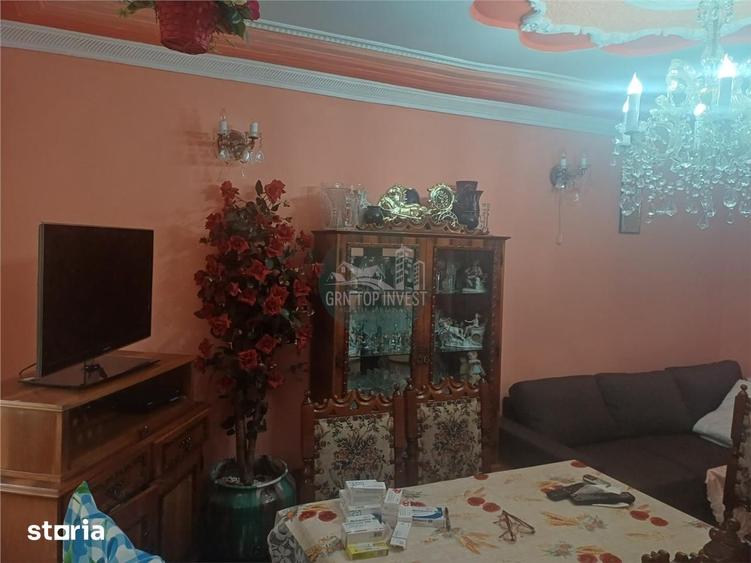 Apartament cu 4 camere decomandat în Vasile Aaron