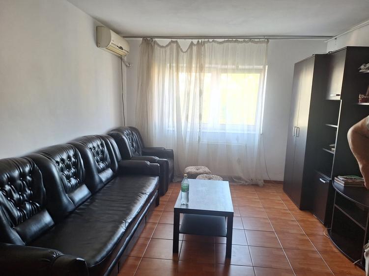 Apartament cu 3 camere decomandat în Militari