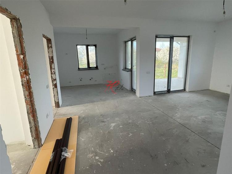 Casă cu 4 camere cu Teren 500 Mp în Corbeanca