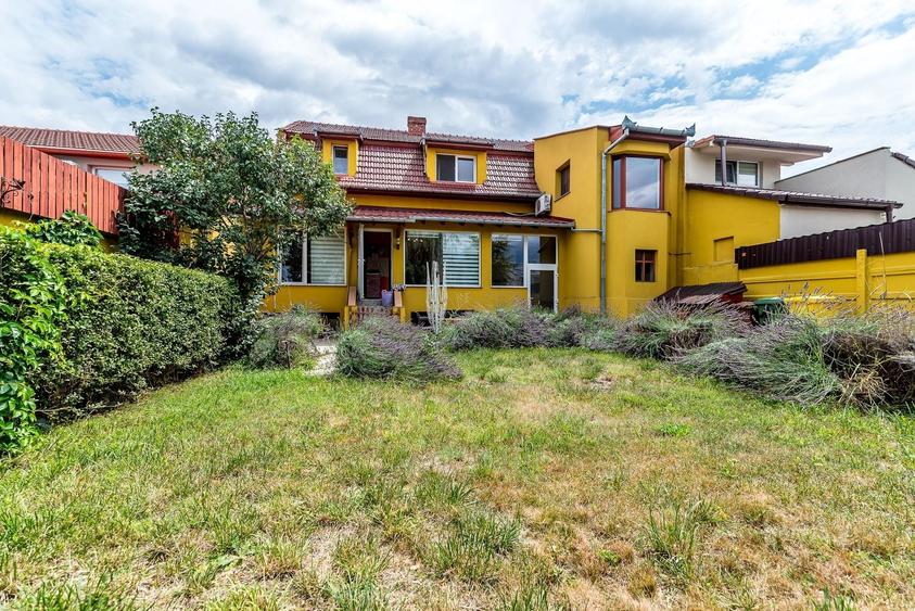 Casă individuală cu 5 camere cu Canalizare în Pârneava