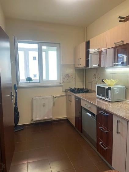 Apartament cu 3 camere decomandat, mobilat în Berceni