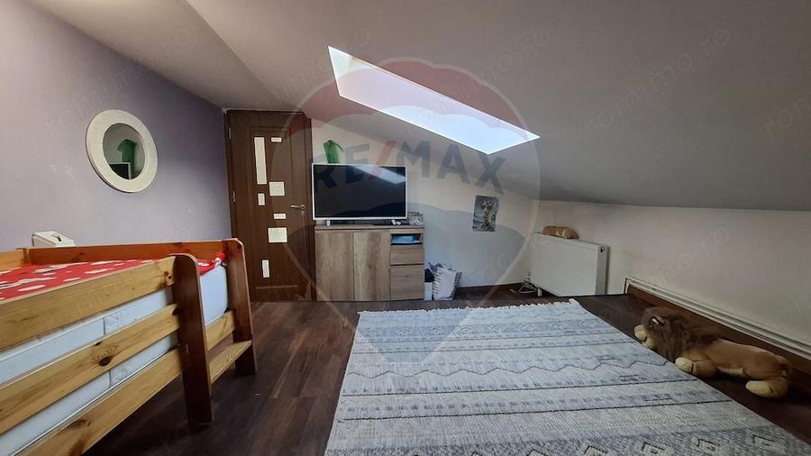 Casă cu 5 camere cu Teren 20 Mp în Central