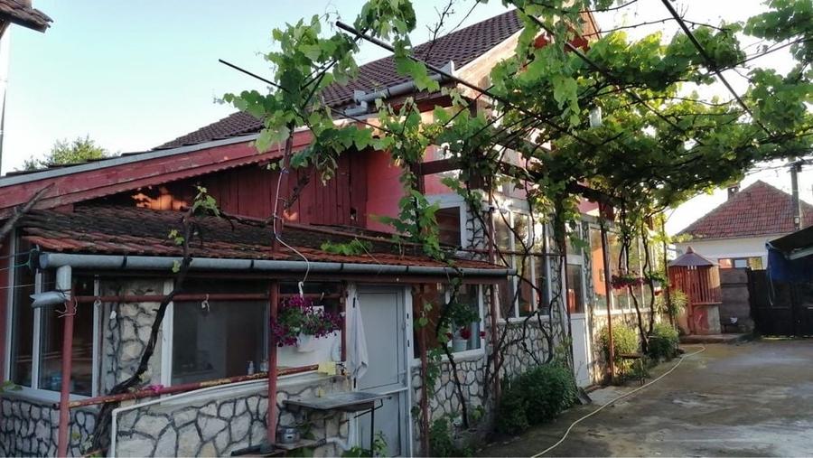 Casă cu 3 camere în Hărău