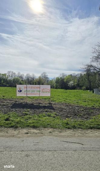 Teren de 1700 mp, în Recea