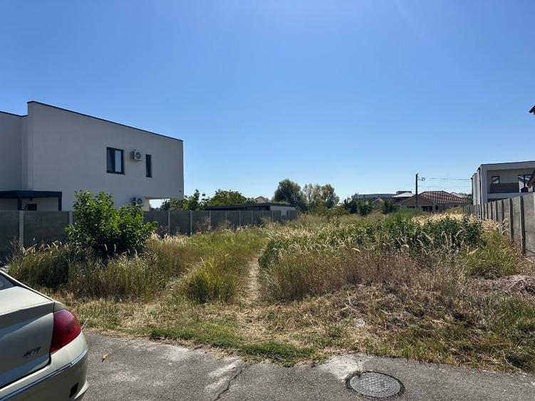 Teren Construcții intravilan de 556 mp, în Ghiroda