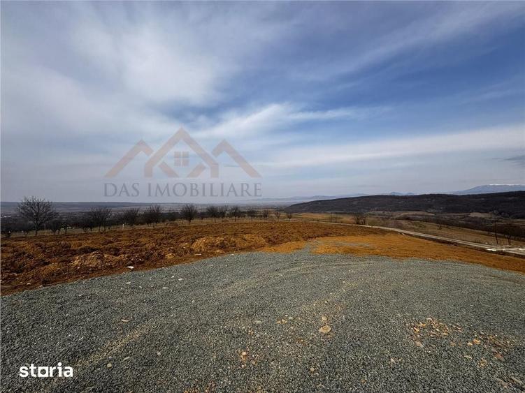 Teren de 2800 mp, în Coaș