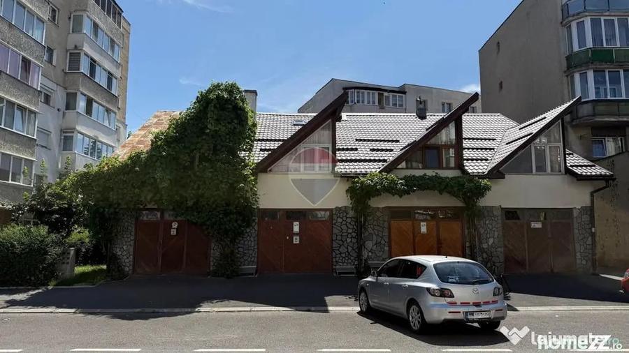 Apartament cu 3 camere semidecomandat în Florilor