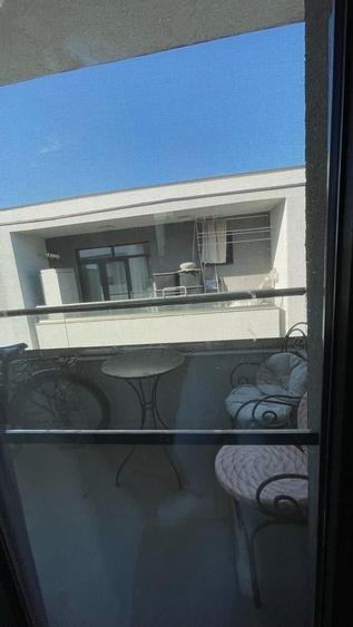 Apartament cu 3 camere semidecomandat, mobilat în Dumbrăvița
