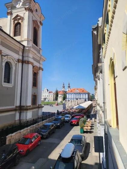 Apartament cu 2 camere semidecomandat în P-ța Unirii