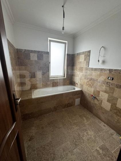 Casă individuală cu 5 camere cu Canalizare în Giroc