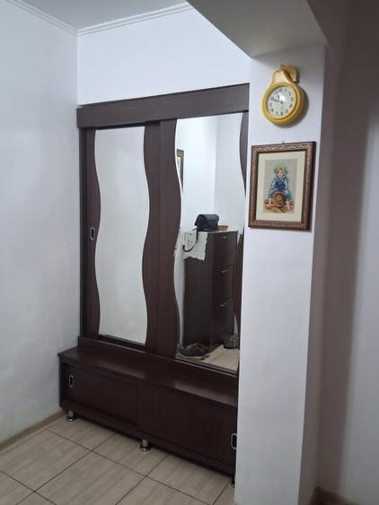 Apartament cu 3 camere decomandat în Spital