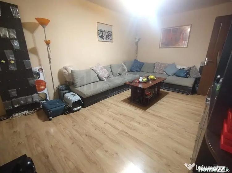 Apartament cu 3 camere decomandat în Titulescu