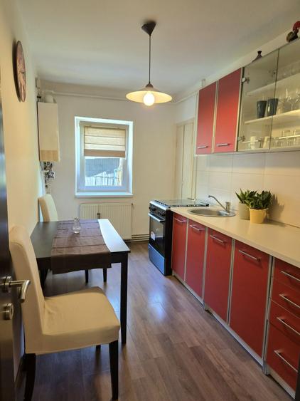 Apartament cu 2 camere decomandat în Tractorul