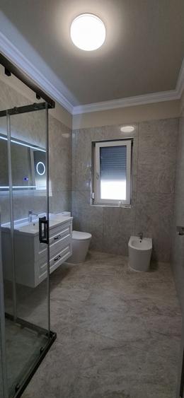 Casă individuală cu 5 camere cu Canalizare în Dumbrăvița