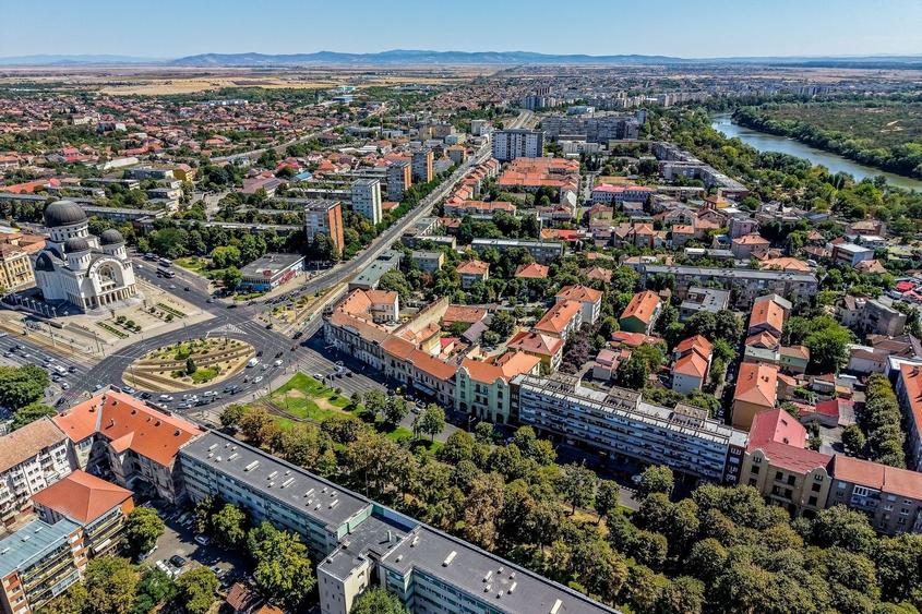 Casă individuală cu 5 camere cu Canalizare în Ultracentral
