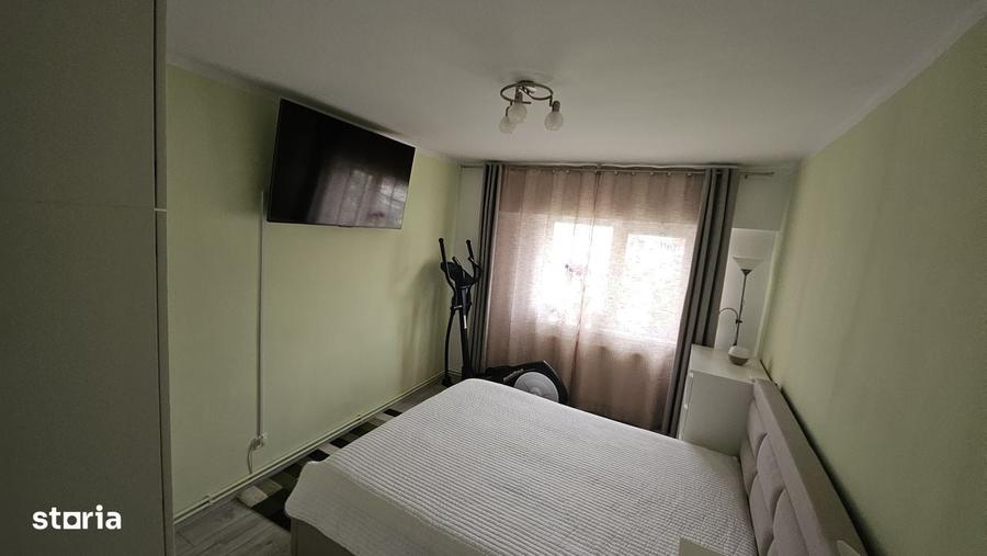 Apartament cu 4 camere decomandat în Noua