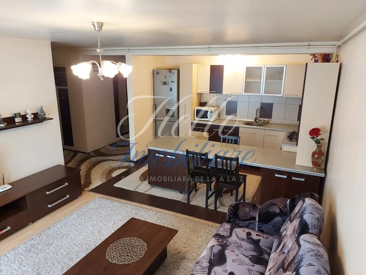 Apartament cu 3 camere semidecomandat în Florești