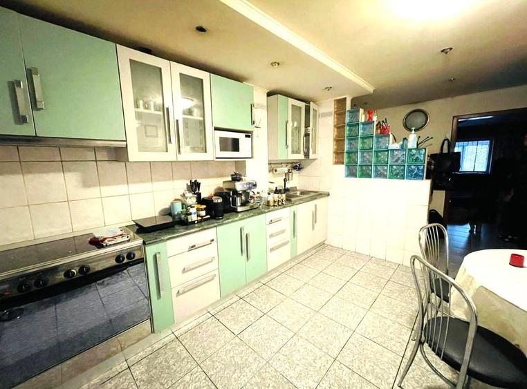 Apartament cu 4 camere decomandat, mobilat în Vitan Mall