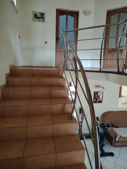 Casă cu 2 camere cu Teren 3103 Mp în Leșnic