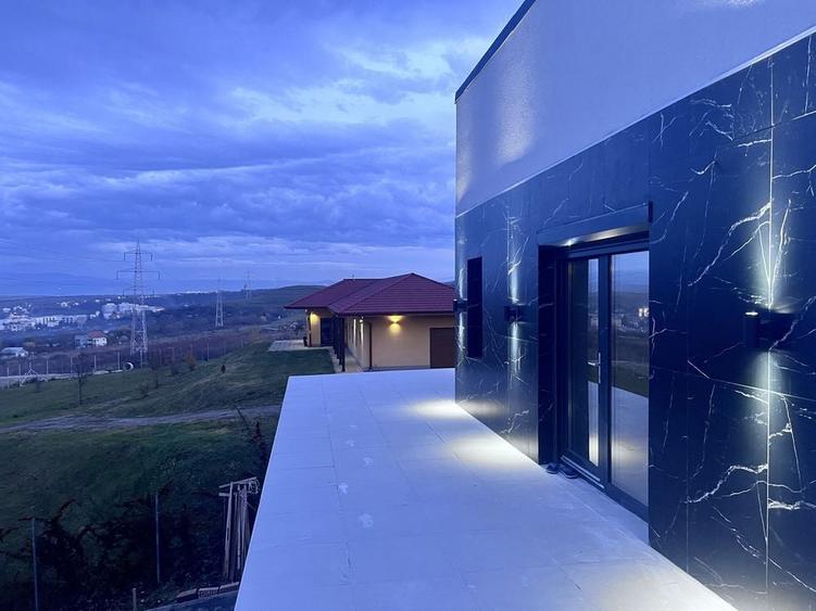 Casă cu 4 camere cu Teren 1000 Mp în Vulcan