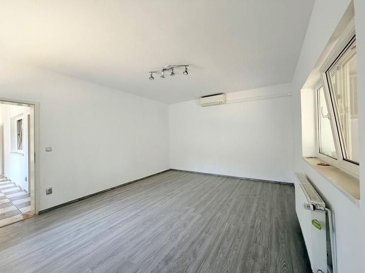 Casă individuală cu 8 camere cu Canalizare în Elisabetin
