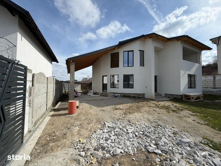 Casă cu 4 camere cu Teren 500 Mp în Central