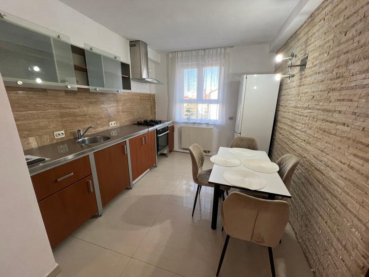 Apartament cu 3 camere în Mihai Viteazul