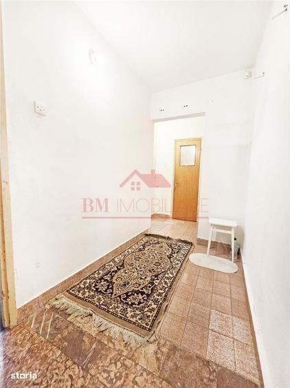 Apartament cu 4 camere decomandat în Drumul Taberei