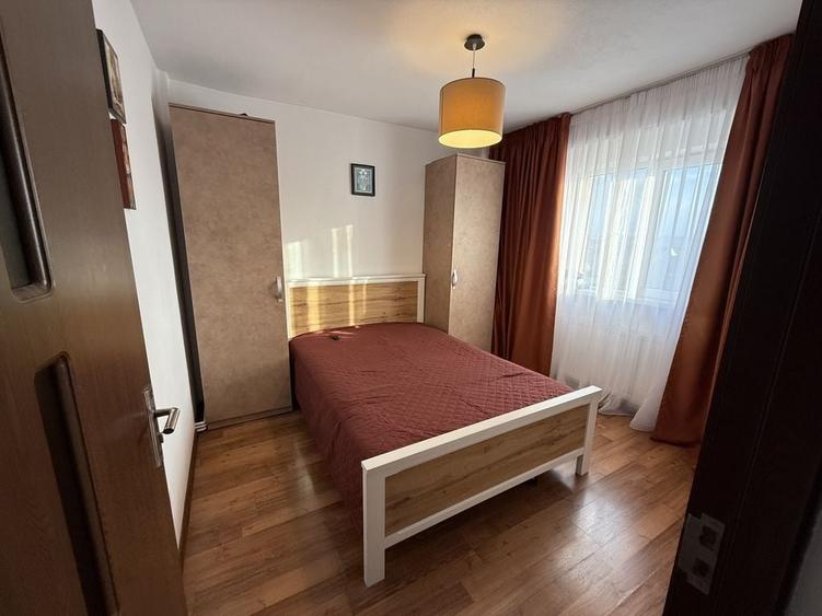Apartament cu 3 camere decomandat în Turnișor
