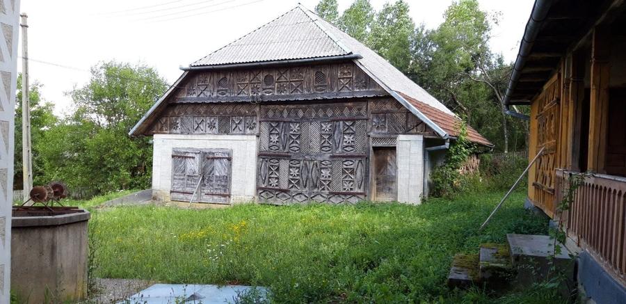 Casă cu 4 camere decomandat în Central