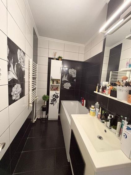Apartament cu 3 camere decomandat în Canta