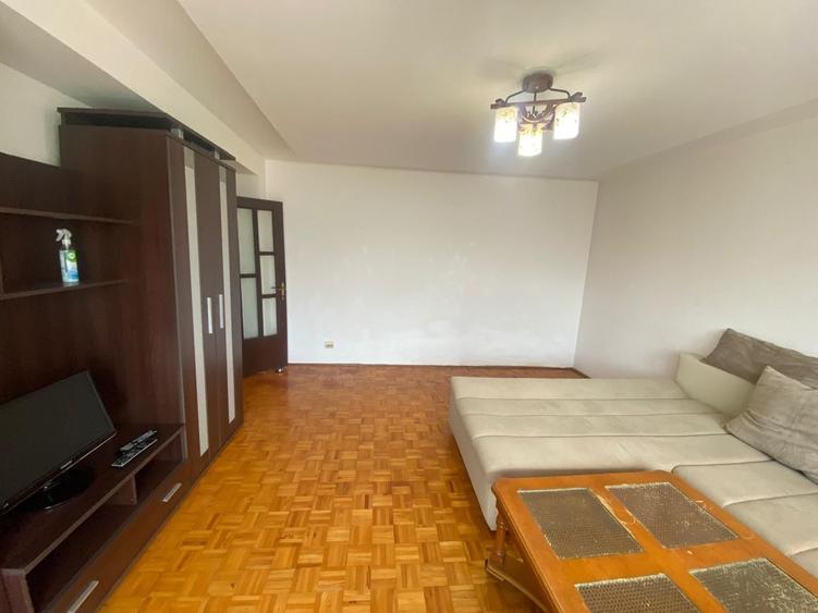 Apartament cu 2 camere decomandat, mobilat în Central