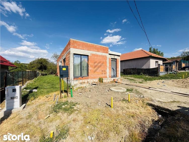 Casă cu 2 camere cu Teren 570 Mp în Sânmartin