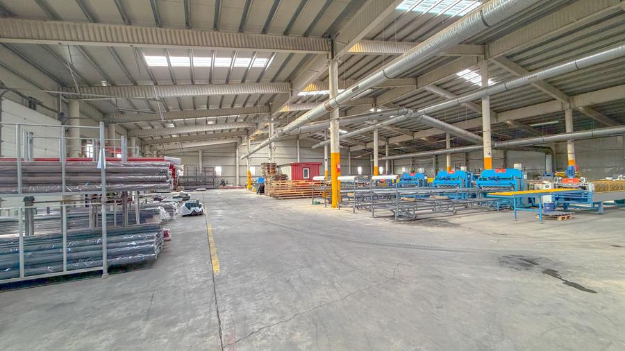 Spațiu industrial, de 3,000 mp, în Hălchiu