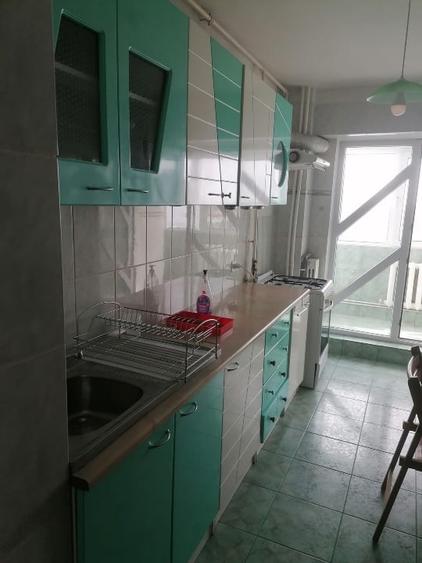 Apartament cu 3 camere decomandat în Far